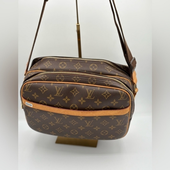Louis Vuitton Reporter crossbody Bag. - Picture 7 of 14